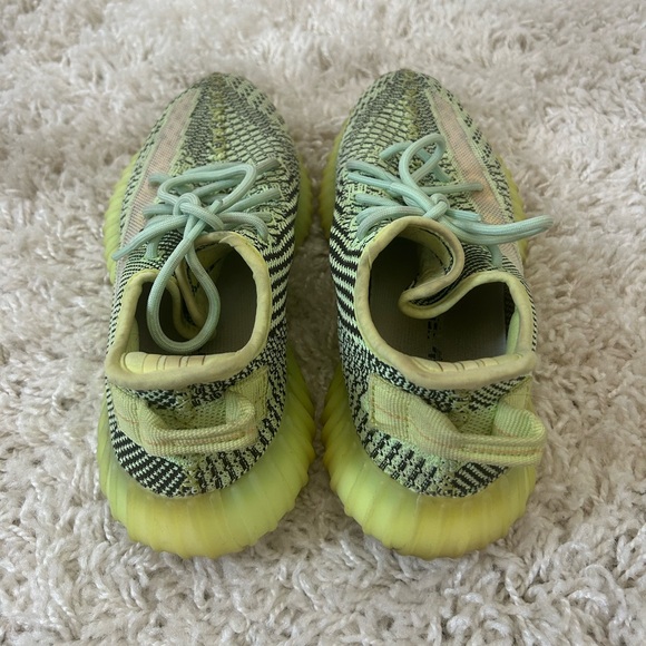 SIZE 7 Adidas Yeezy Boost 350 V2 Non-Reflective green - Picture 2 of 5